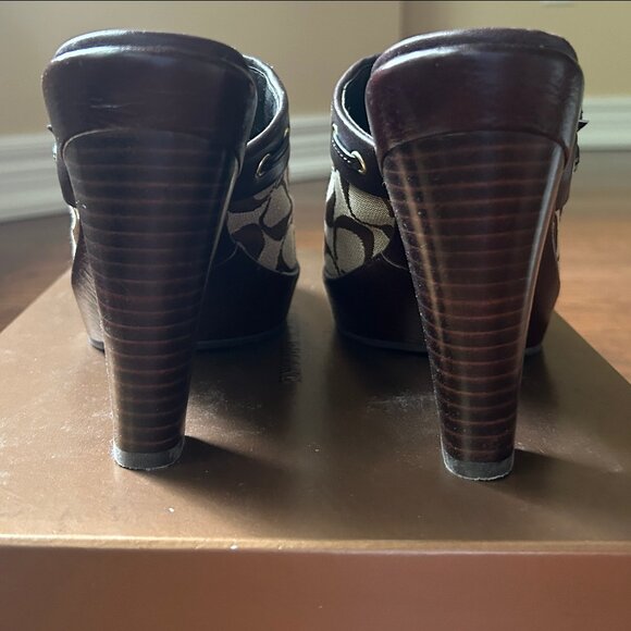 Coach Monogram Heels - Picture 3 of 4